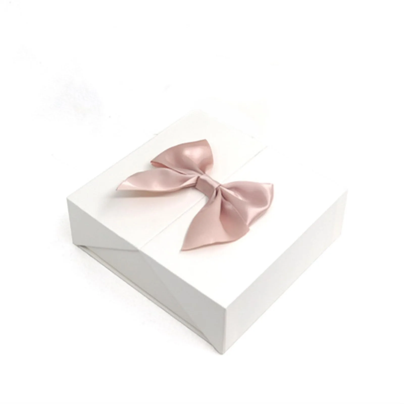 Fehér hordozható ékszerdoboz rózsákkal 20 × 15 cm