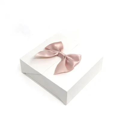 Fehér hordozható ékszerdoboz rózsákkal 20 × 15 cm Donboly
